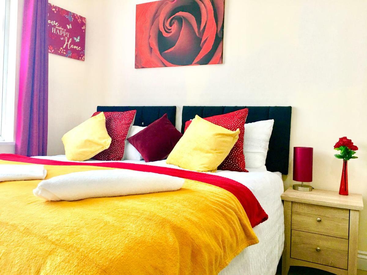 Studio Apartment, Private Bathroom And Parking Илфорд Экстерьер фото